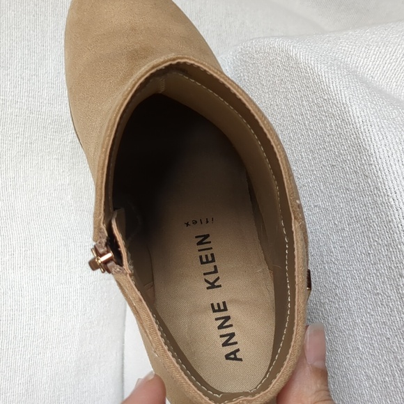 Anne Klein Women's  Akrina Ankle Boots Faux Suede Tan/Light Brown  Size 9.5 - Picture 8 of 9